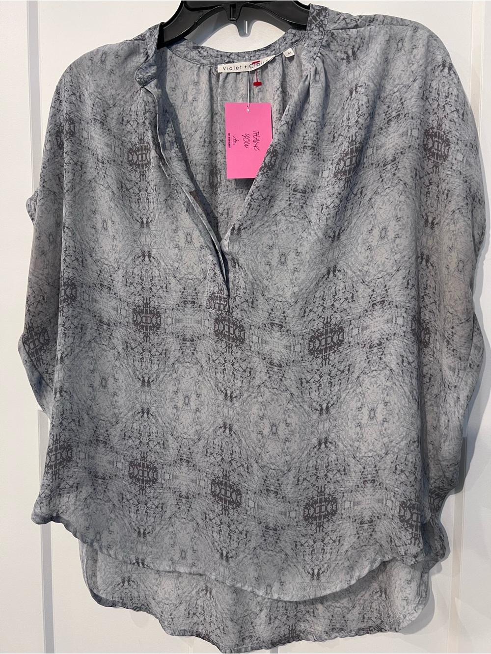 Violet & Claire Women's Gray/Blue Printed Split-Neck Blouse